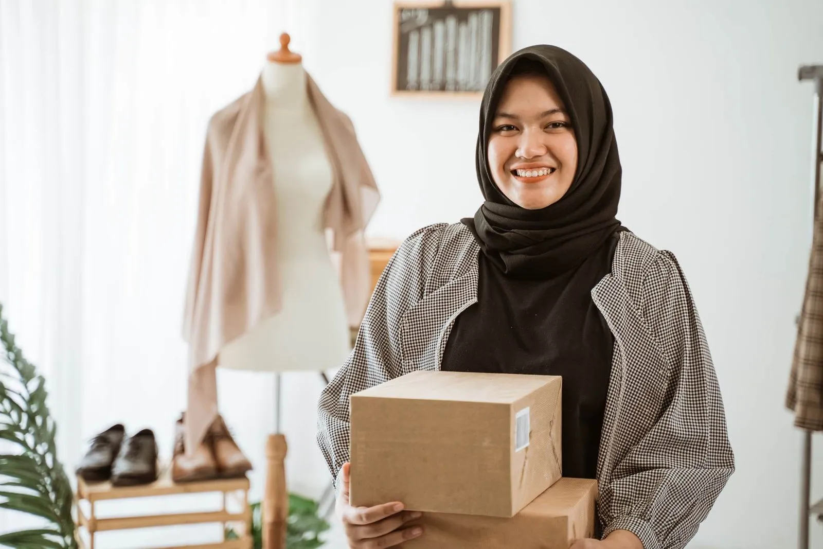 Indonesia’s E-commerce Surge: Navigating Online Shopping Behavior, Challenges, and Future Prospects